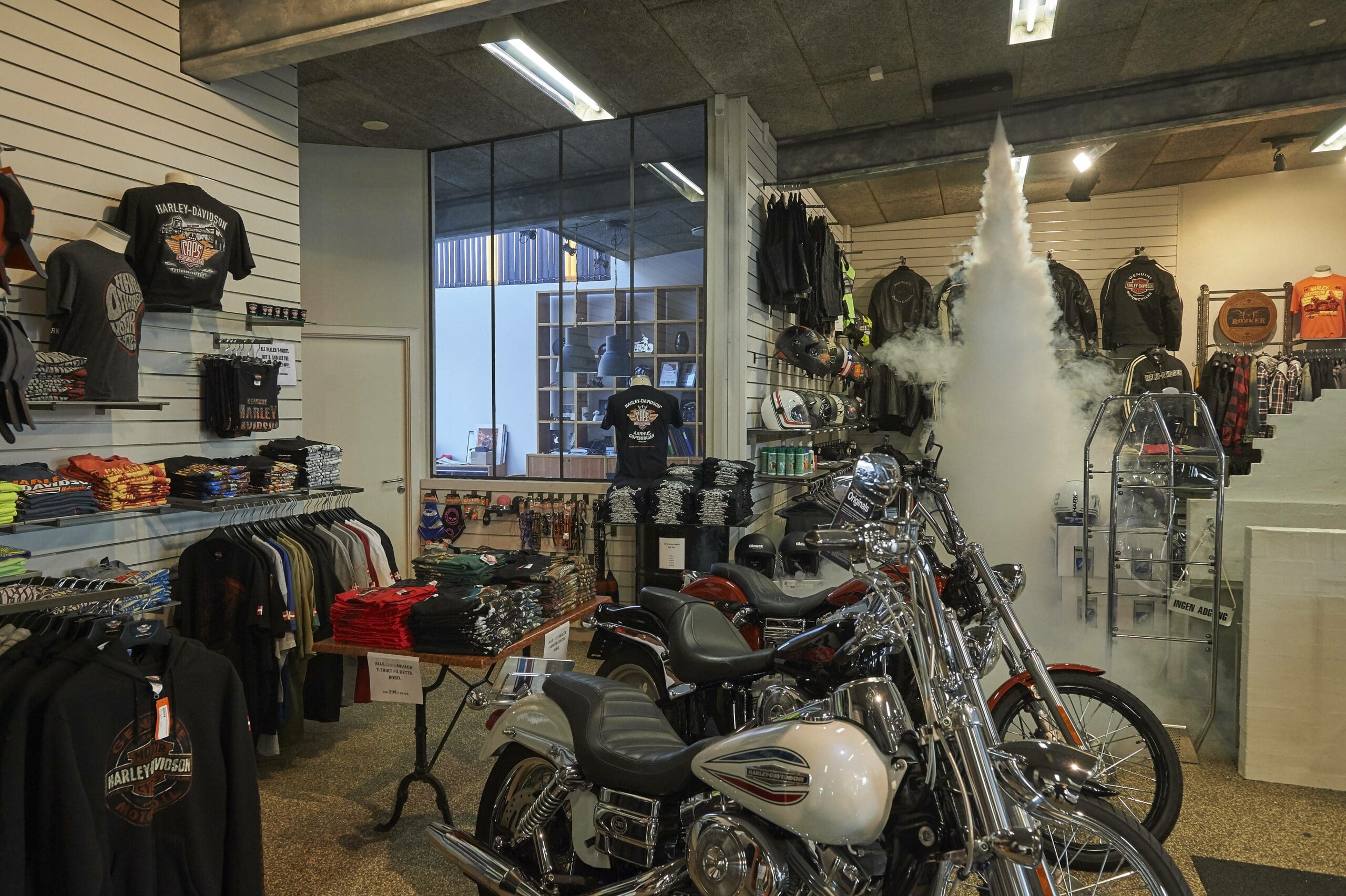 La niebla de seguridad esconde chaquetas Harley-Davidson exclusivas